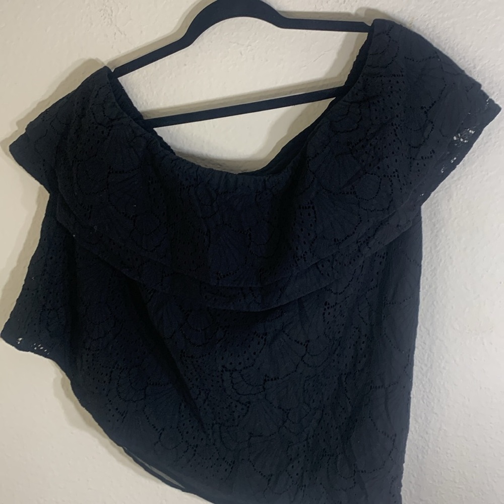 Express Women’s black lace ONE SHOULDER  top. Size XL